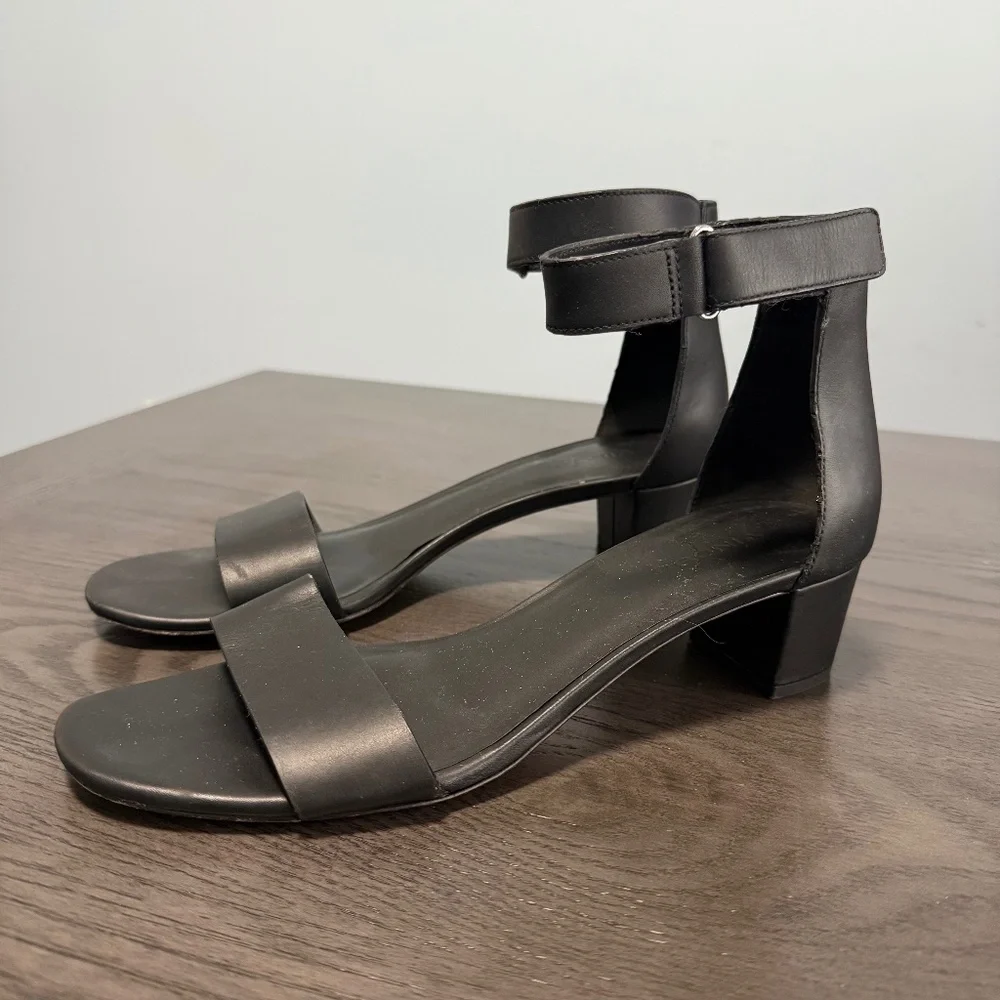 Vince Rita Minimalist Black Sandals Size 9‎ M